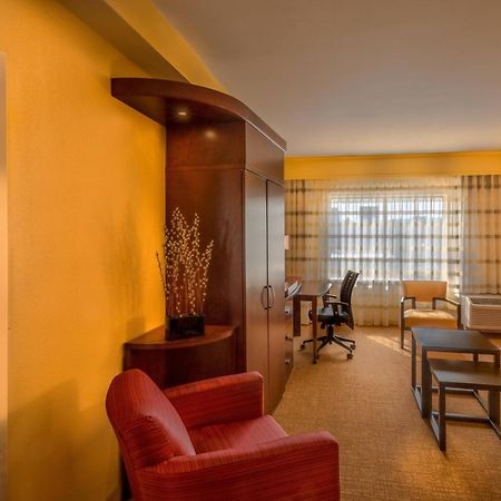 Courtyard By Marriott Charleston Downtown/Civic Center Hotel Buitenkant foto