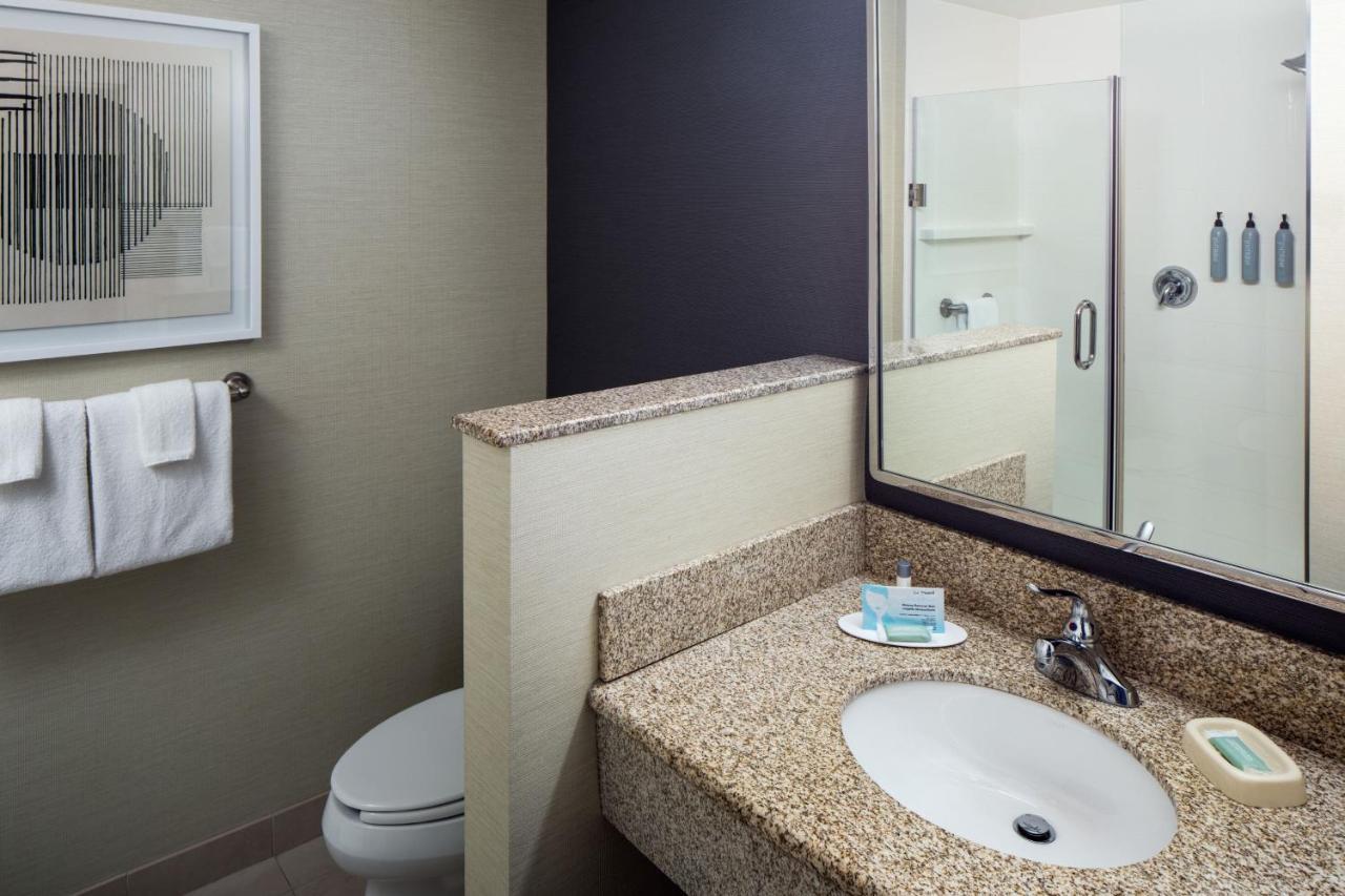 Courtyard By Marriott Charleston Downtown/Civic Center Hotel Buitenkant foto