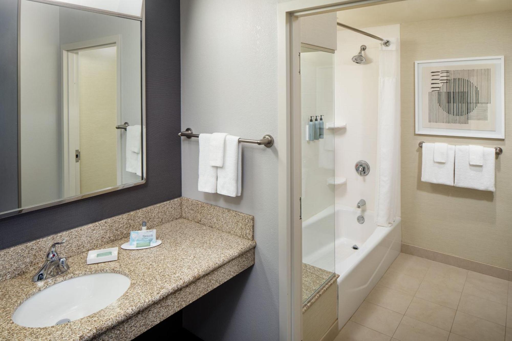 Courtyard By Marriott Charleston Downtown/Civic Center Hotel Buitenkant foto