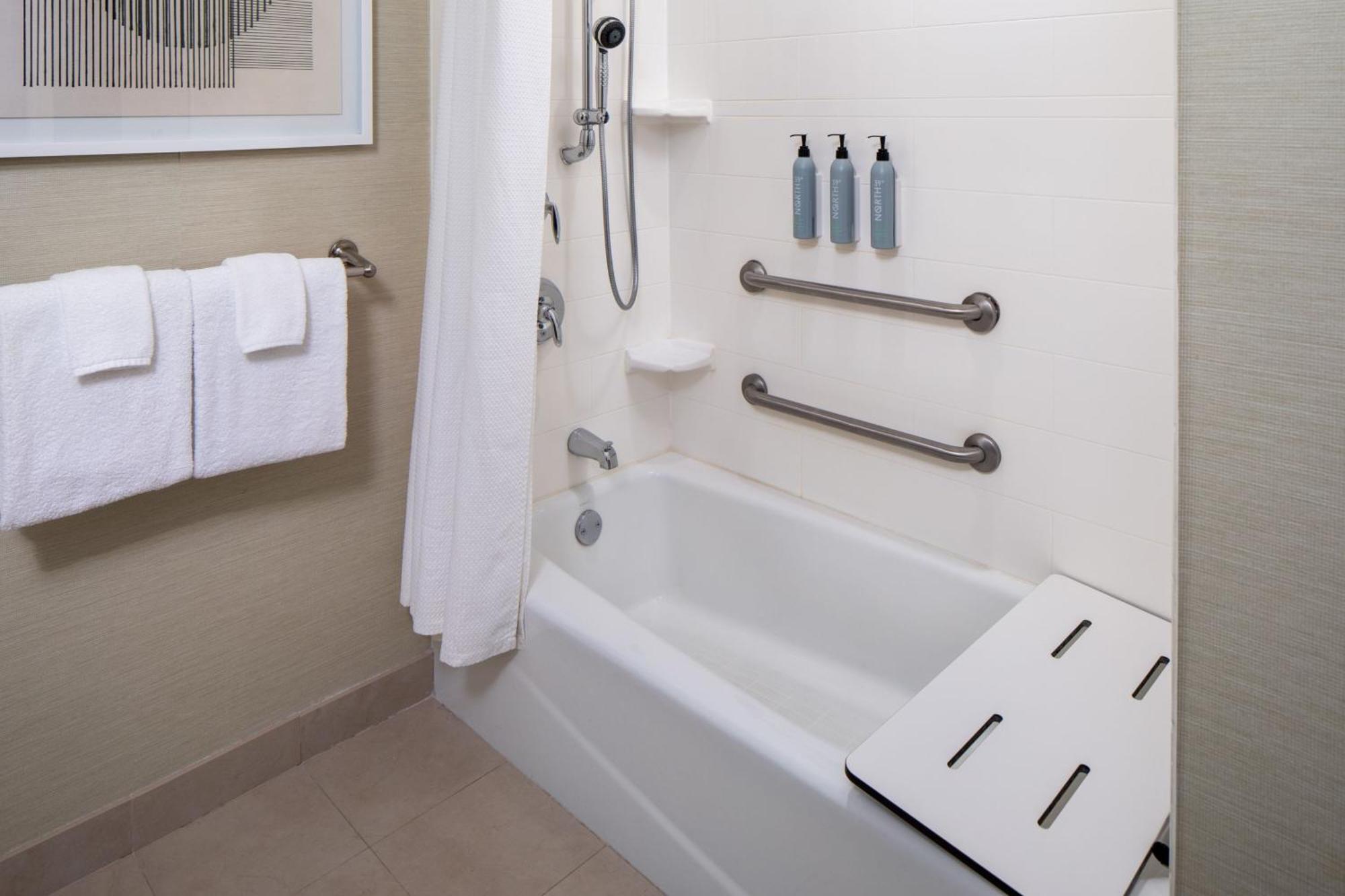 Courtyard By Marriott Charleston Downtown/Civic Center Hotel Buitenkant foto