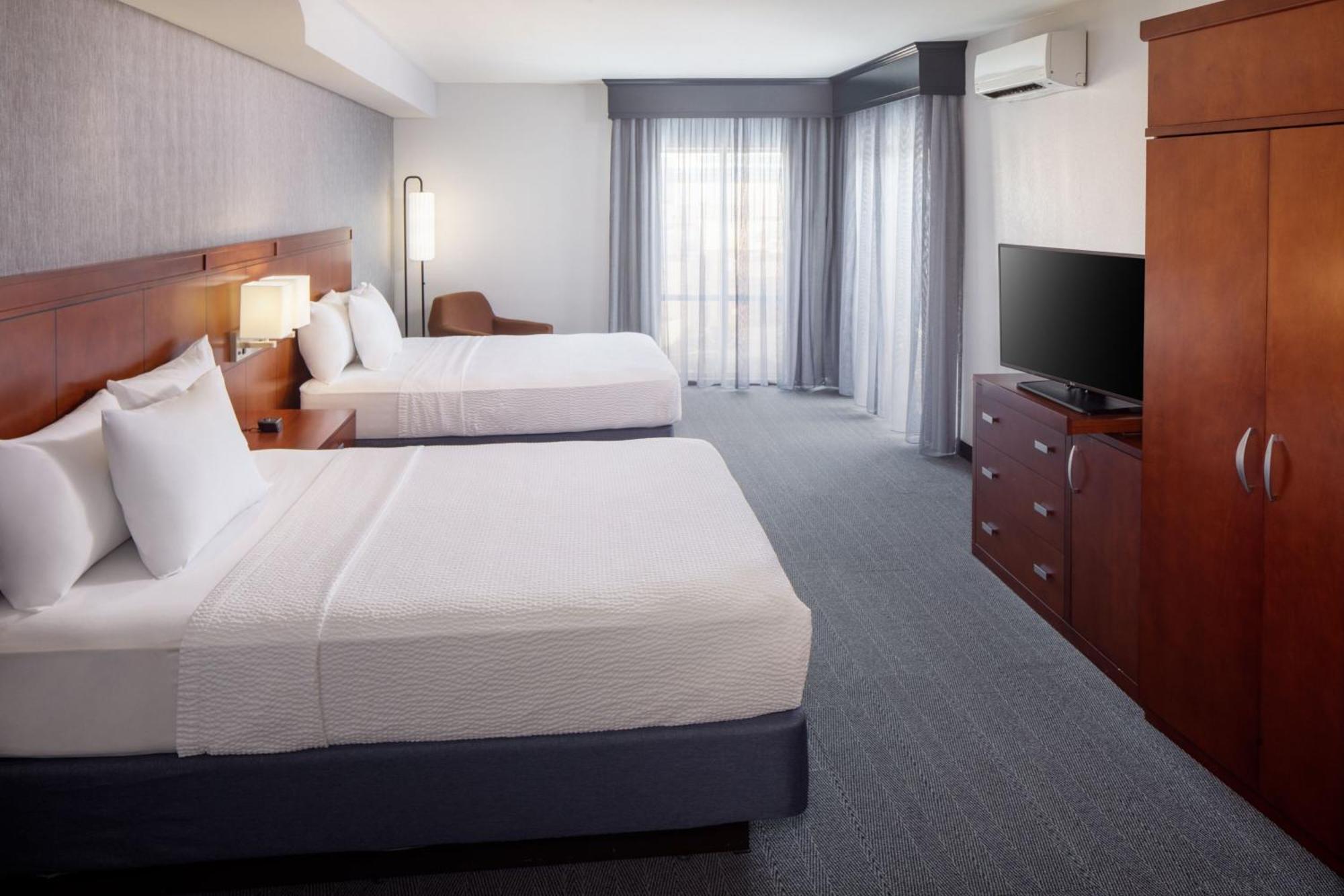 Courtyard By Marriott Charleston Downtown/Civic Center Hotel Buitenkant foto