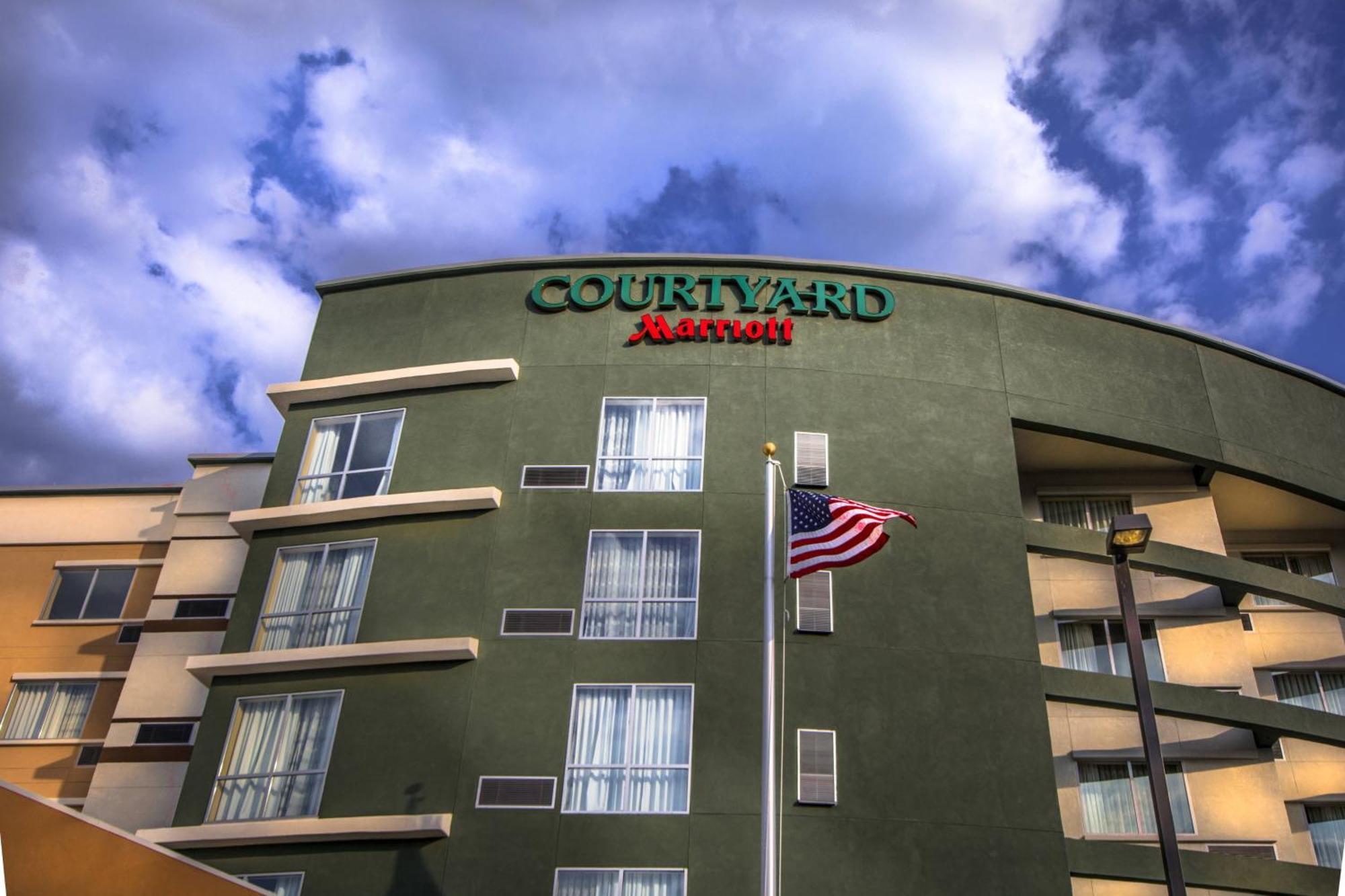 Courtyard By Marriott Charleston Downtown/Civic Center Hotel Buitenkant foto