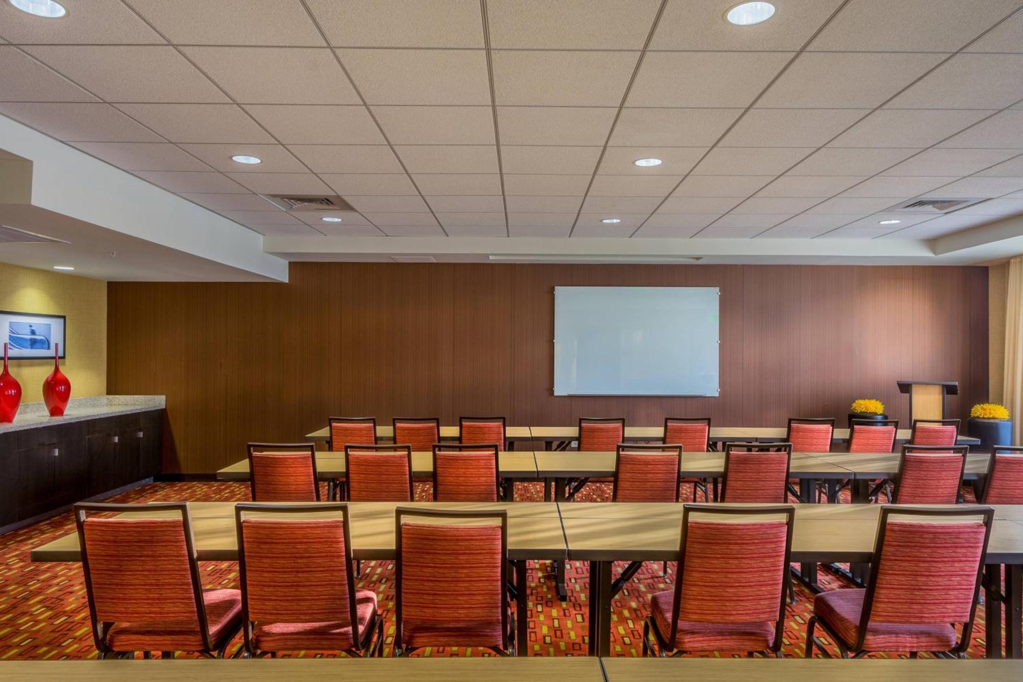 Courtyard By Marriott Charleston Downtown/Civic Center Hotel Buitenkant foto