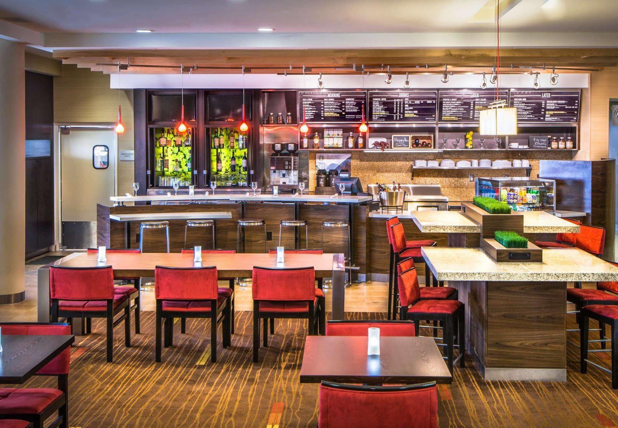 Courtyard By Marriott Charleston Downtown/Civic Center Hotel Buitenkant foto
